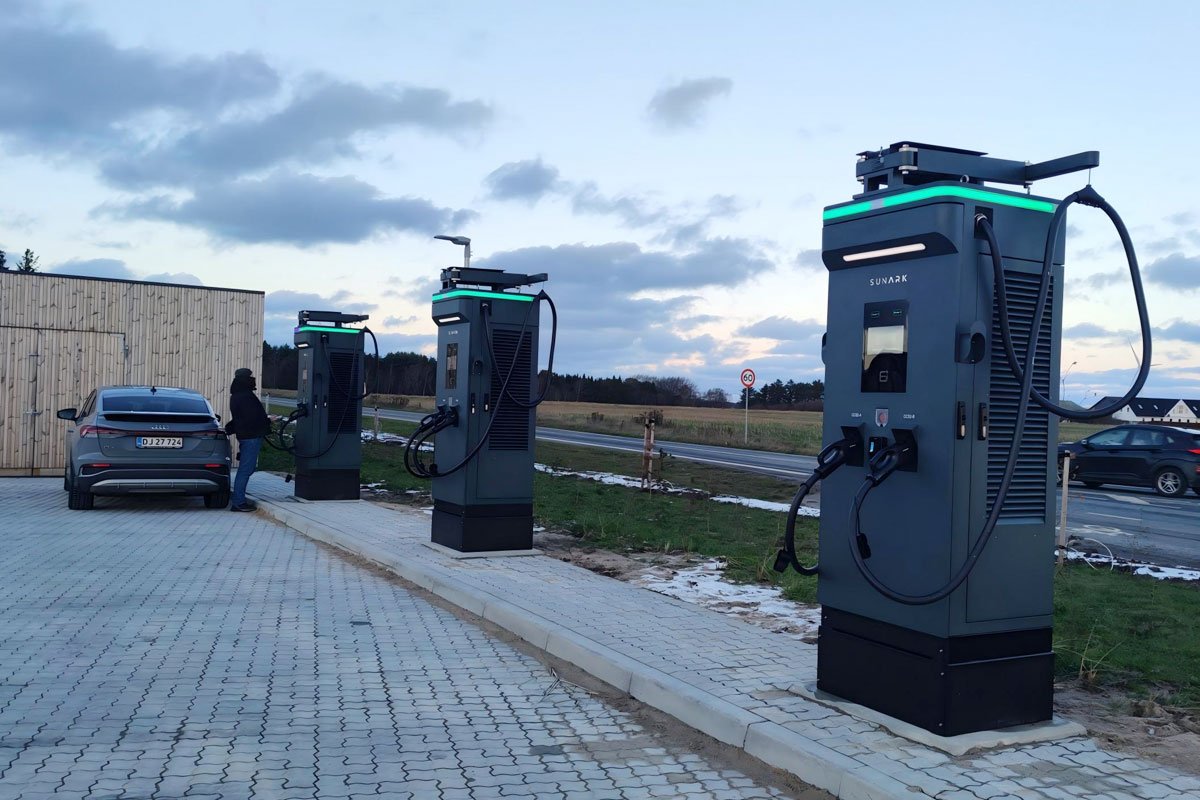 丹麦 3台300KW 直流快速充电桩
