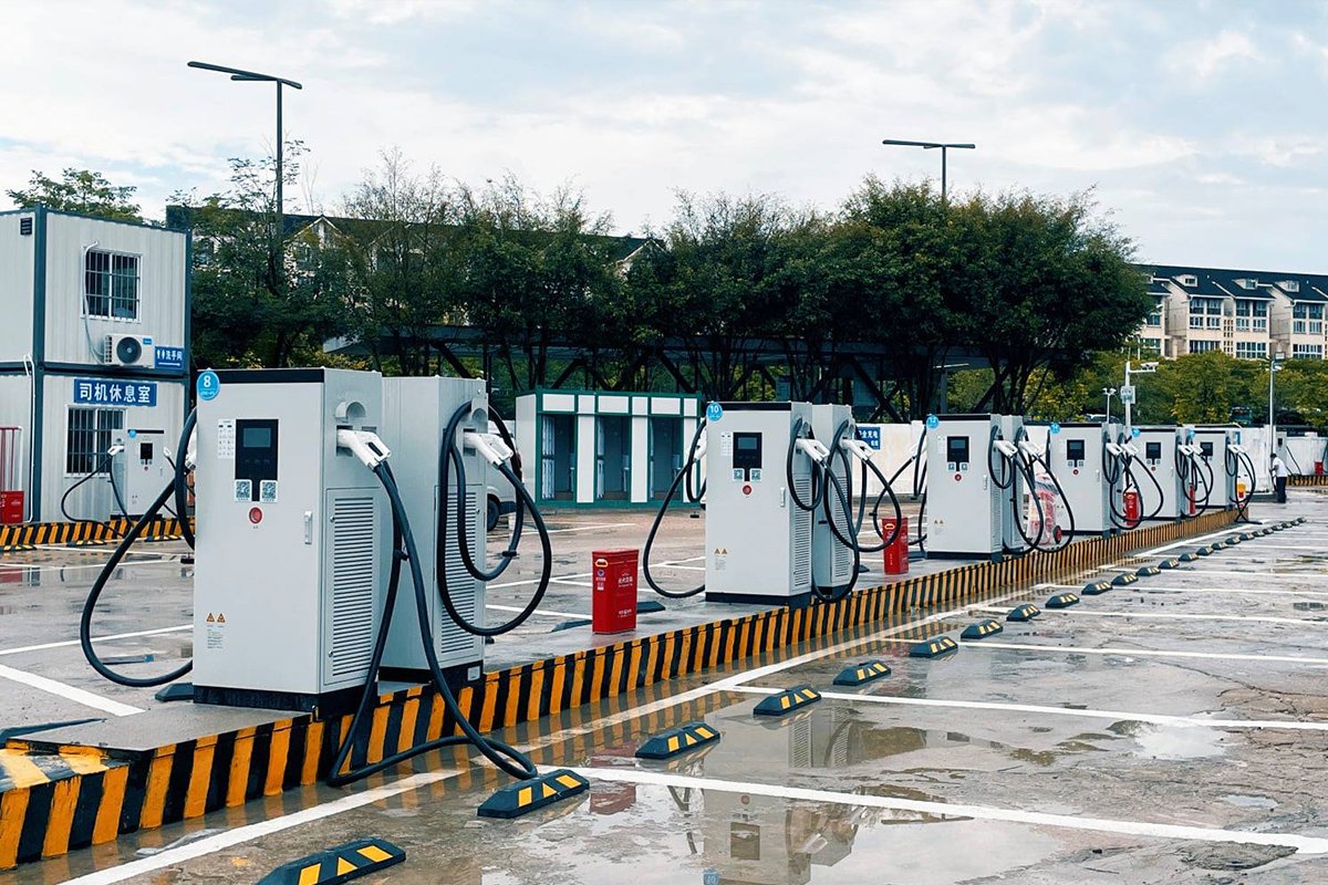 中国 23台120KW 直流快速充电桩