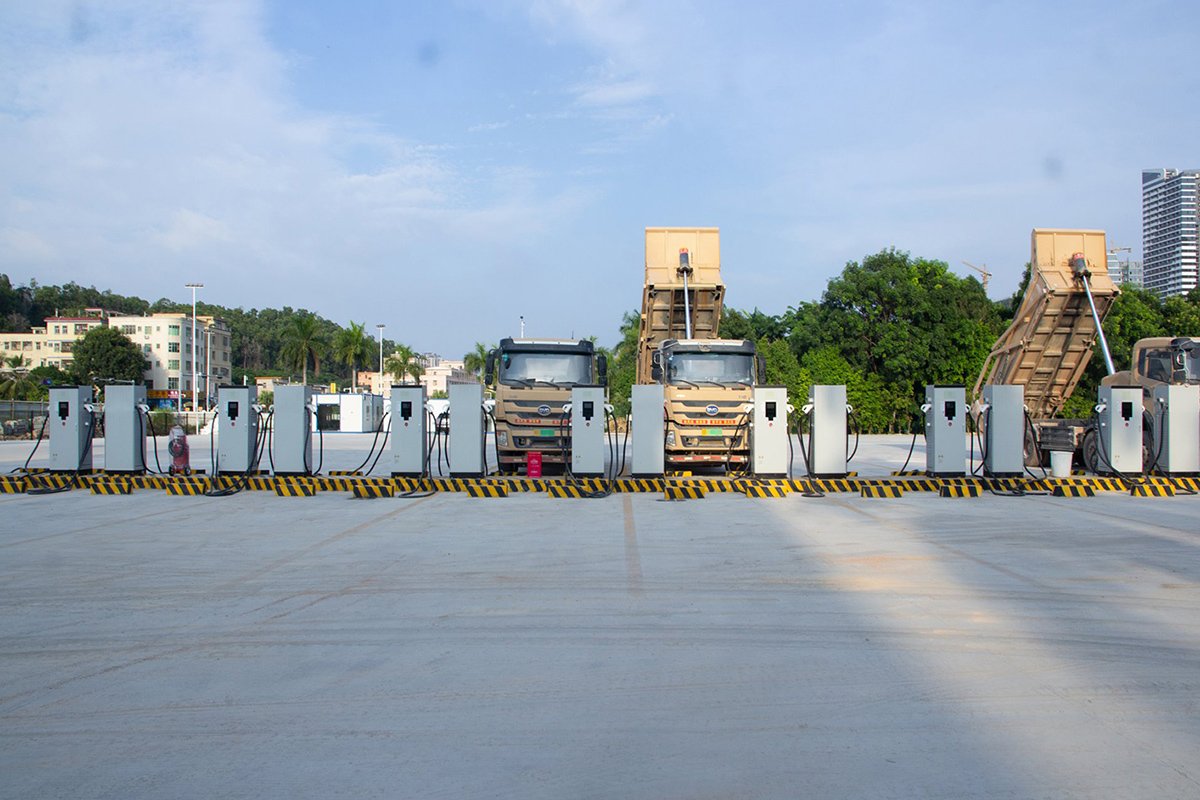 中国 14台320KW 直流快速充电桩