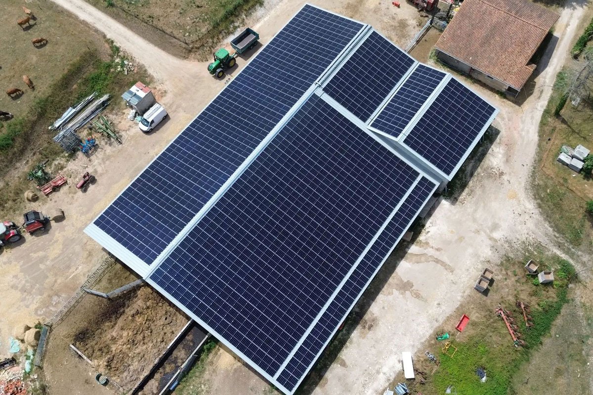 法国 318kW 屋顶太阳能光伏发电站