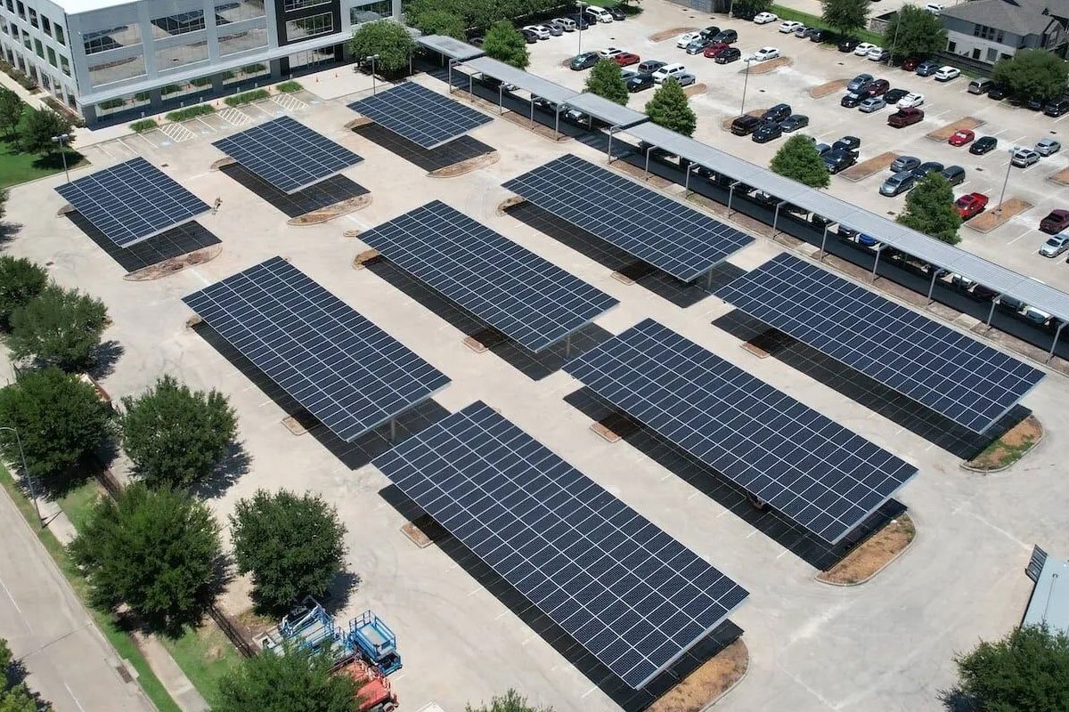 美国 713kW 太阳能车棚