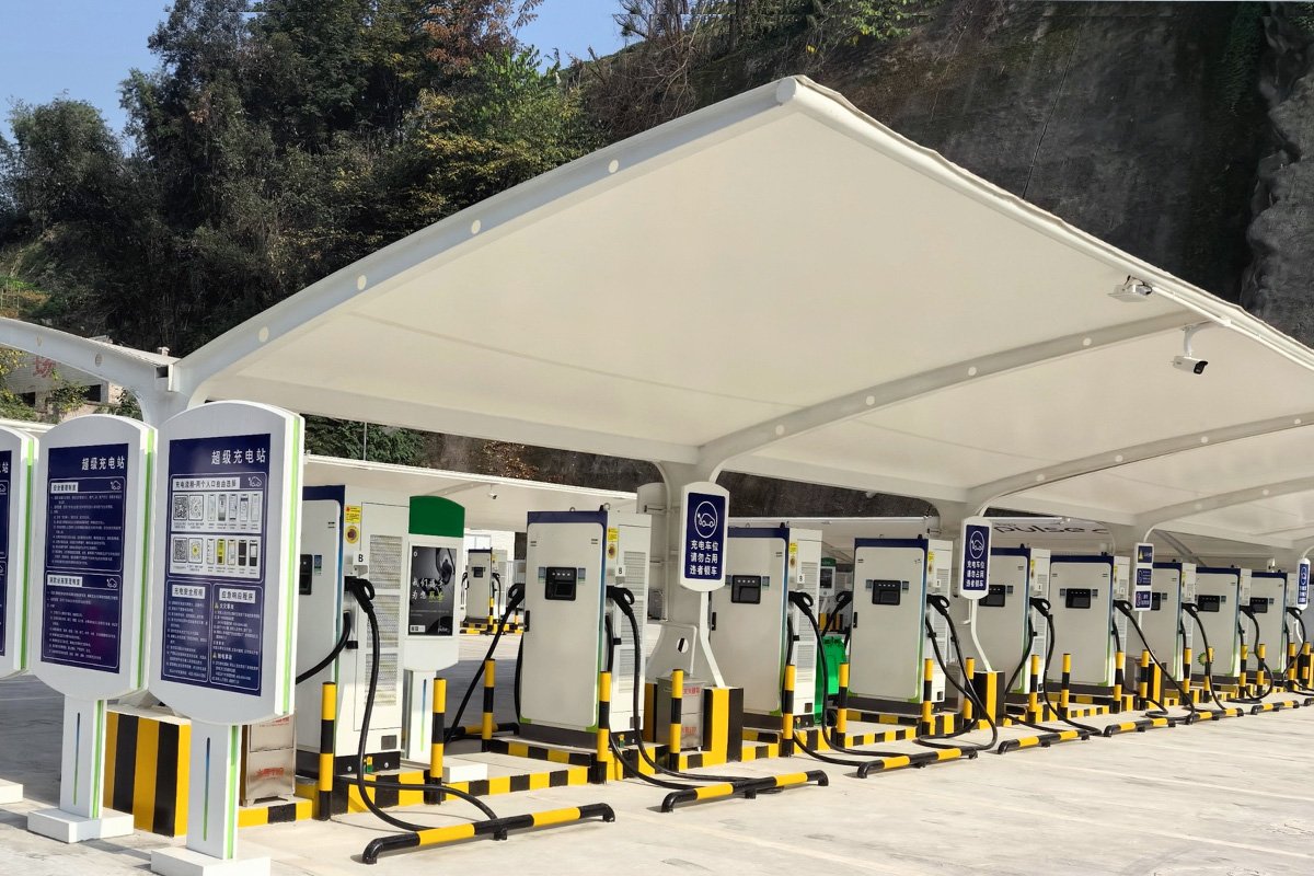 中国 36台320 KW 直流快速充电桩