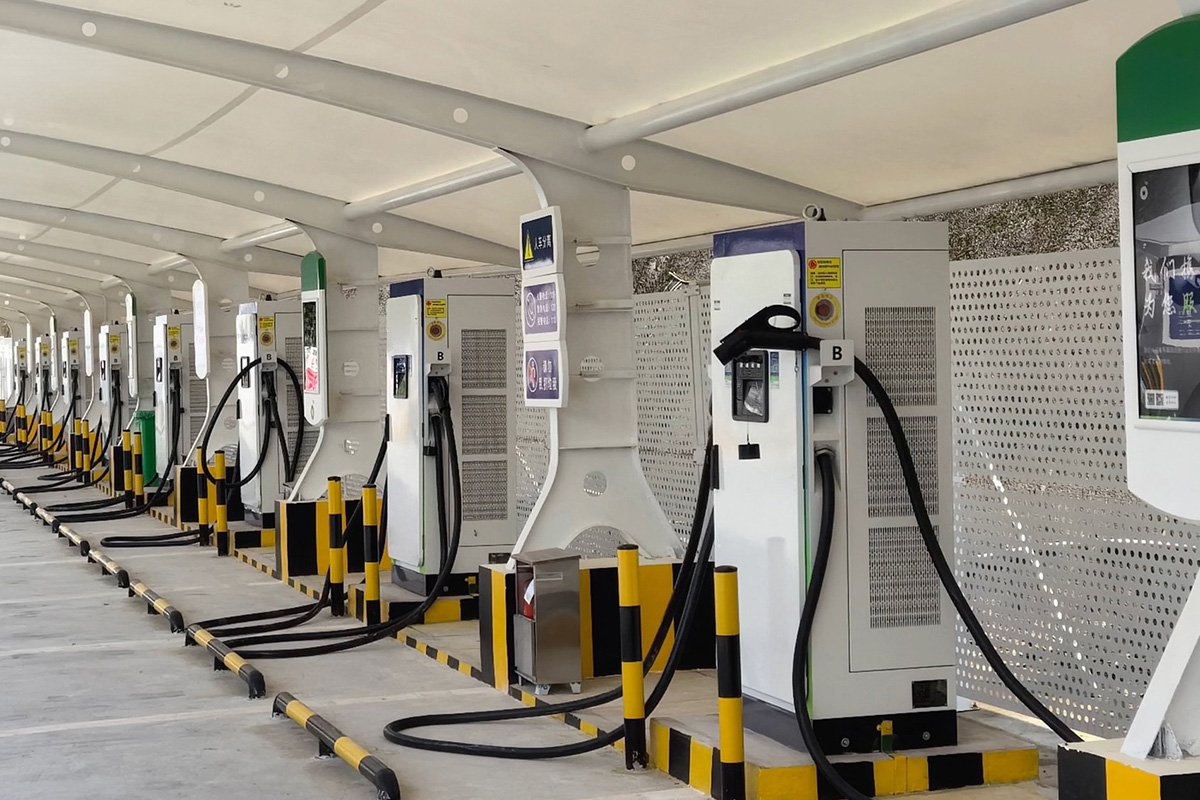 中国 36台320 KW 直流快速充电桩