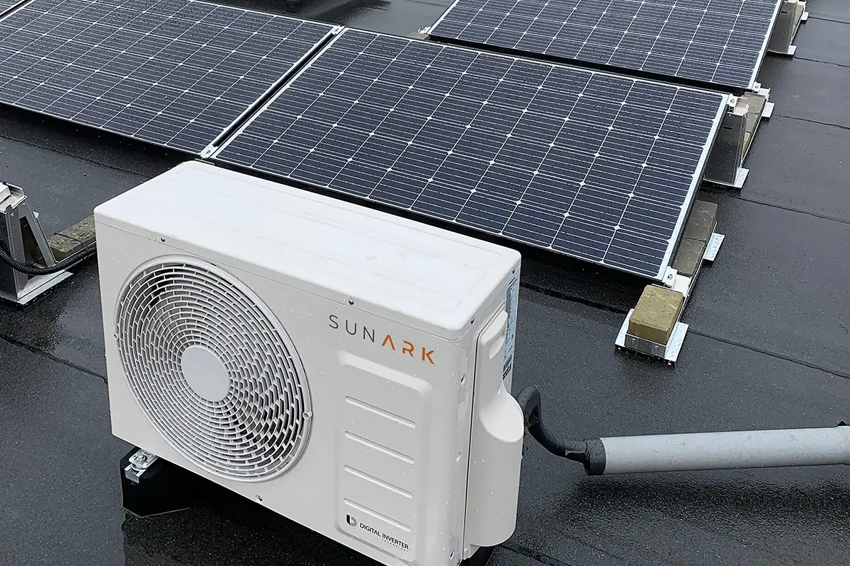 爱沙尼亚 18000 BTU 交直流混合太阳能空调系统