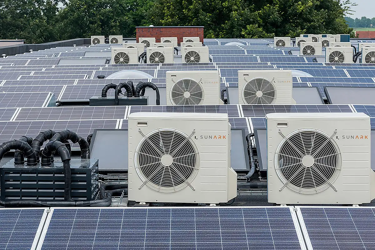 荷兰360000 BTU交直流混合太阳能空调系统