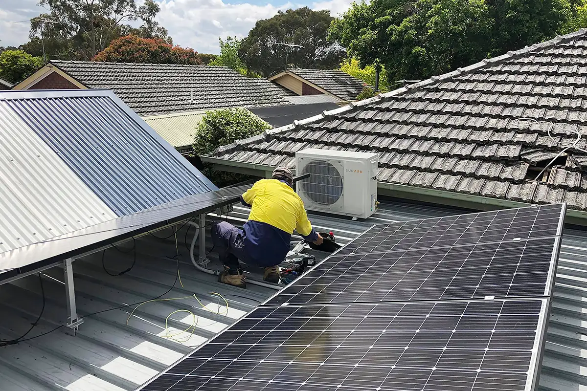 澳大利亚12000 BTU 离网直流太阳能空调系统