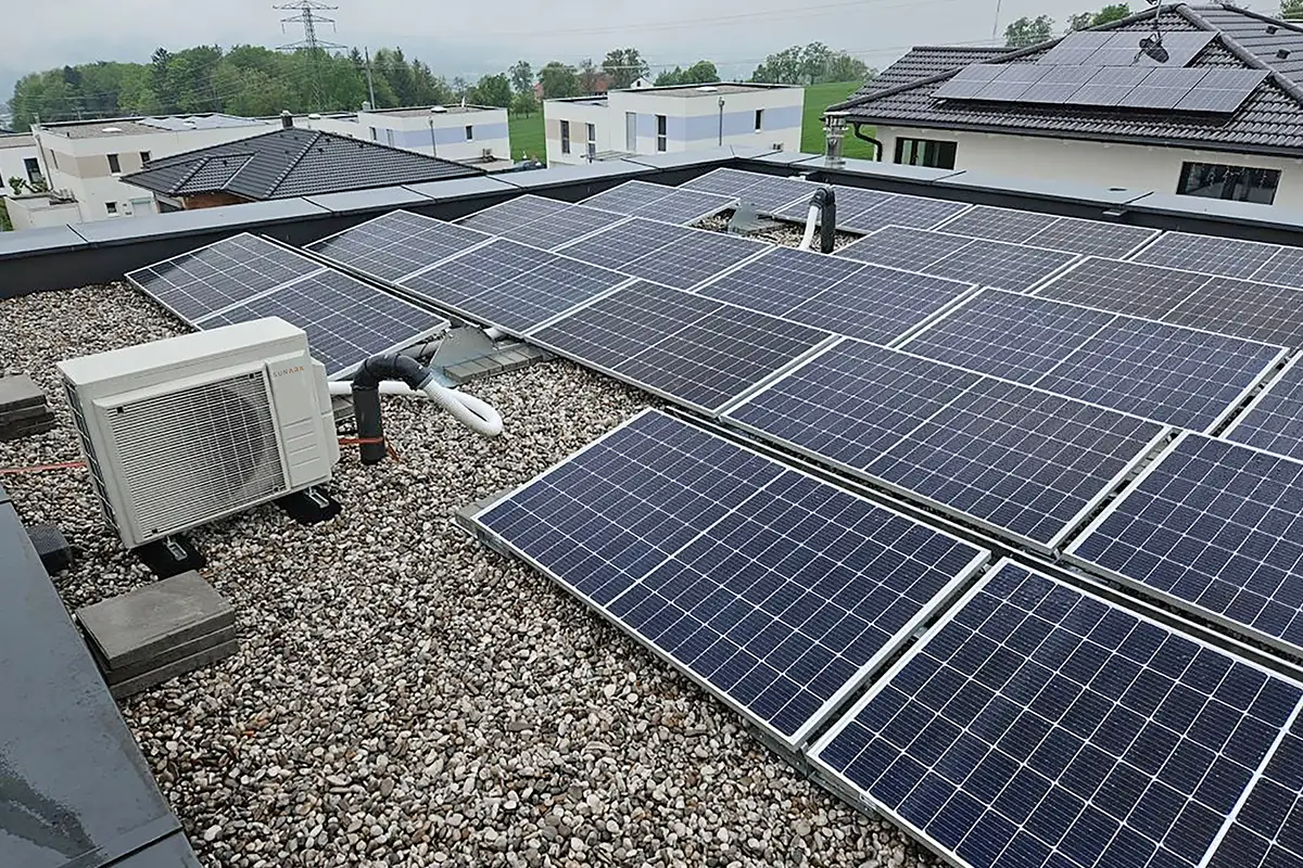 奥地利 24000 BTU交直流混合太阳能空调系统