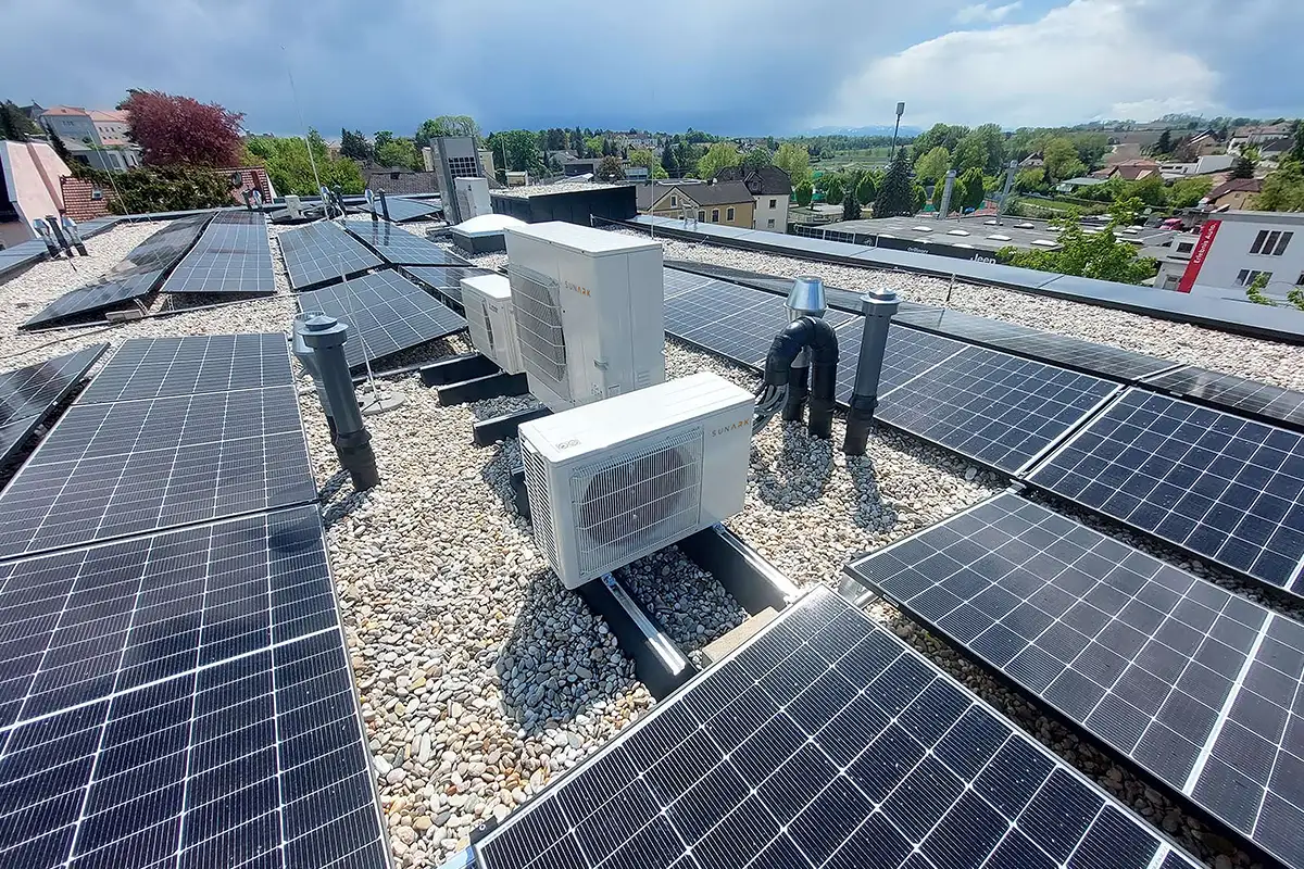 奥地利 48000 BTU 交直流混合太阳能空调系统