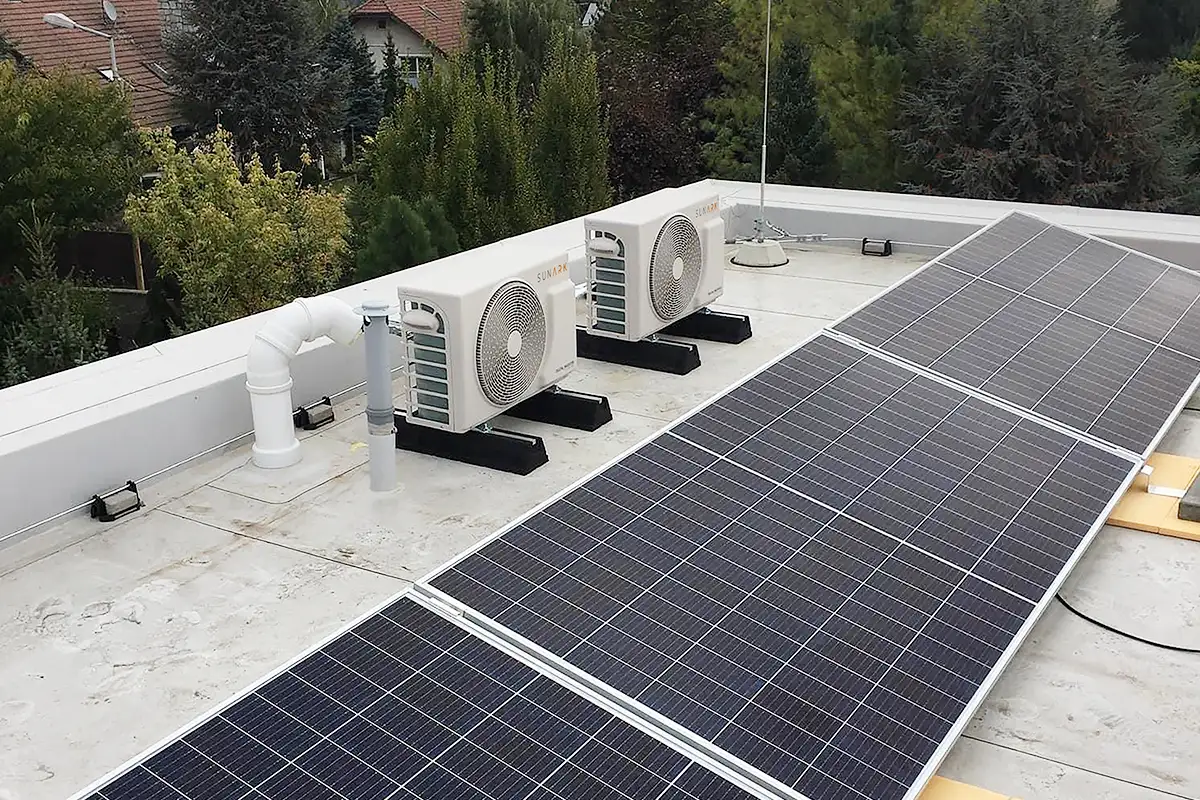 捷克共和国 24000 BTU 离网直流太阳能空调系统