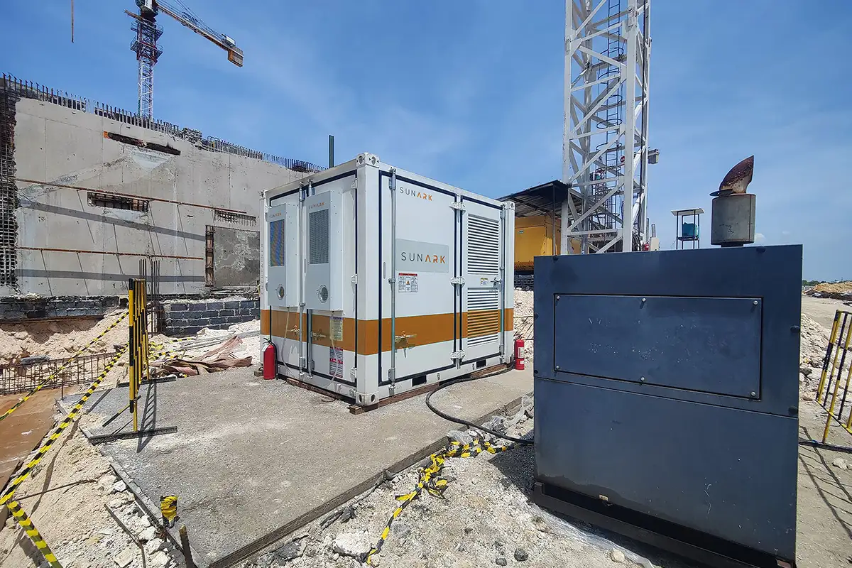 新加坡 213kW/313kWh 储能系统 + 200kVA 柴油发电机组混合系统