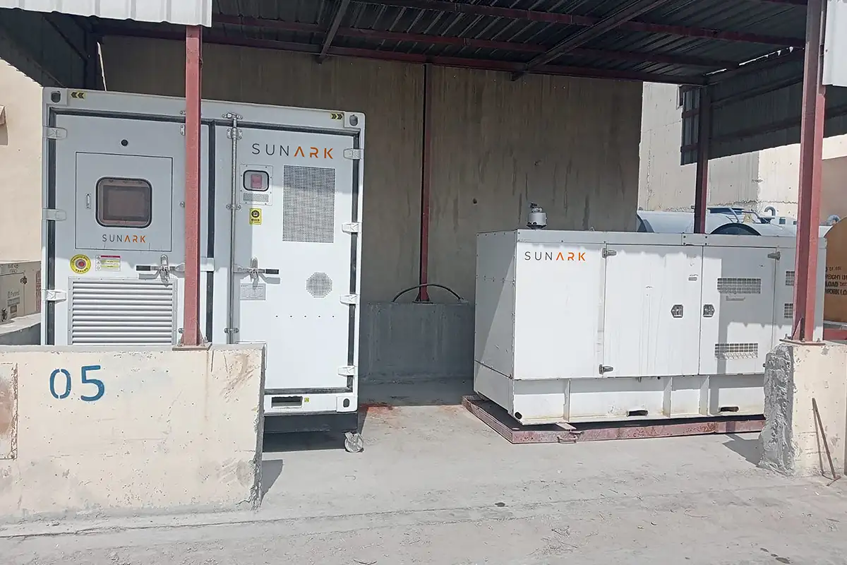卡塔尔 250kW/307kWh 储能系统 + 250kVA 柴油发电机组混合系统
