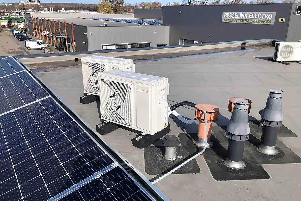 荷兰36000 BTU 交直流混合太阳能空调系统