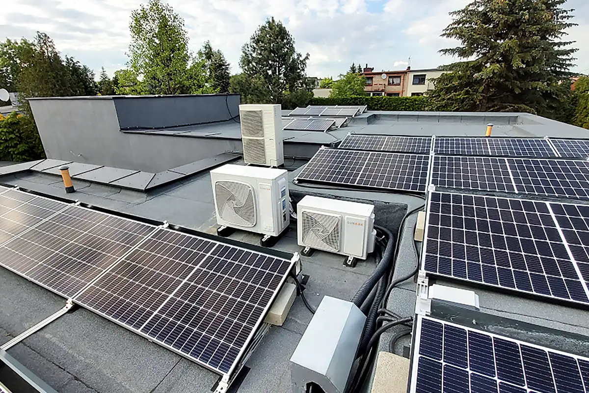 波兰45000 BTU离网直流太阳能空调系统