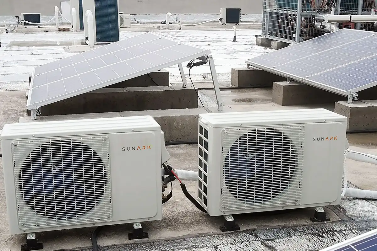 沙特阿拉伯 24000 BTU 离网直流光伏空调系统