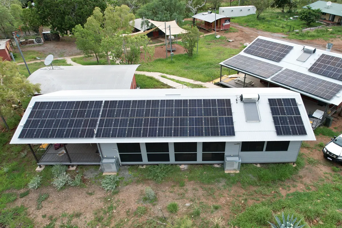 澳大利亚 30kW 光伏 + 30kW/60kWh 储能 + 30kVA 柴油发电机微电网项目