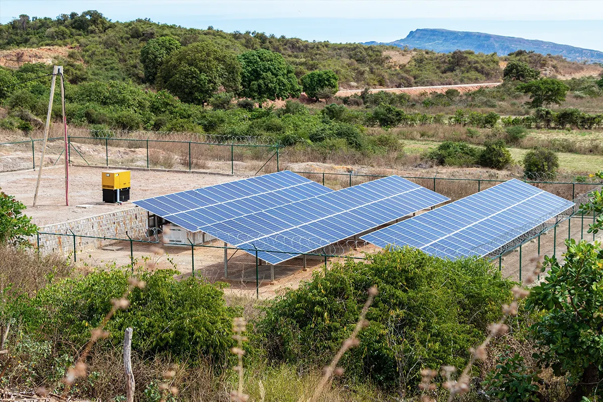 马达加斯加 60kW 光伏 + 60kW/240kWh 储能 + 30kVA 柴油发电机微电网项目