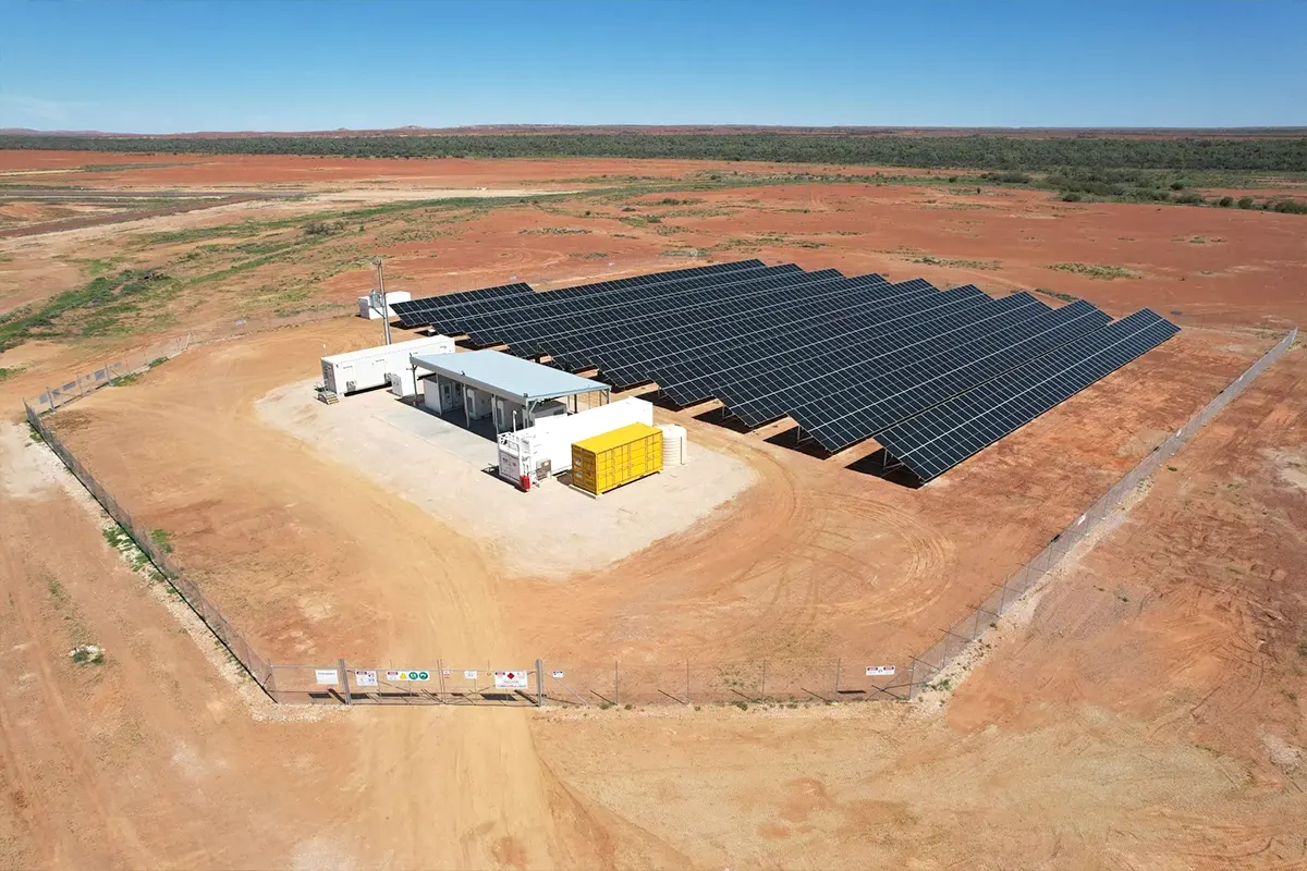 澳大利亚 569kW 光伏 + 550kW/1.1MWh 储能系统 + 256kVA 柴油发电机微电网项目