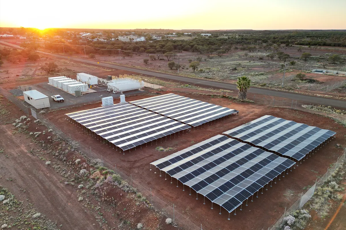 澳大利亚 260kW 光伏 + 500kW/1050kWh 储能系统 + 2700kVA 柴油发电机微电网项目