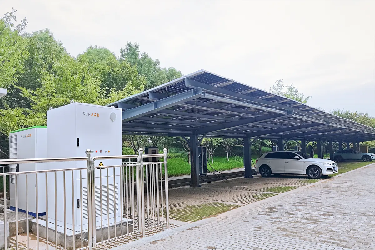 中国 60KW光伏 + 100KW / 232KWH储能 + 360KW电动汽车充电站