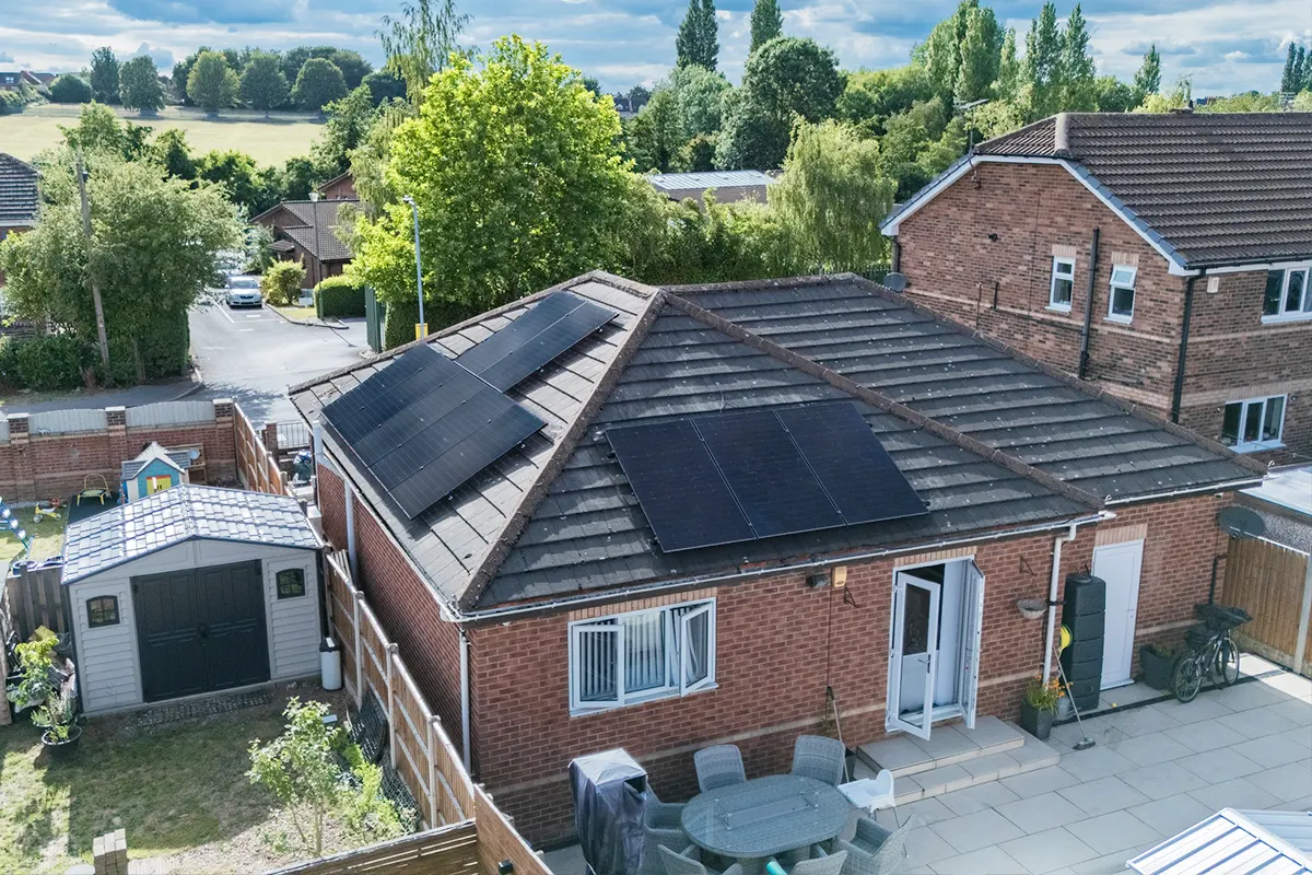 英国 4.5kW 光伏 + 10kW/20kWh 储能系统 + 7kW 电动汽车充电系统