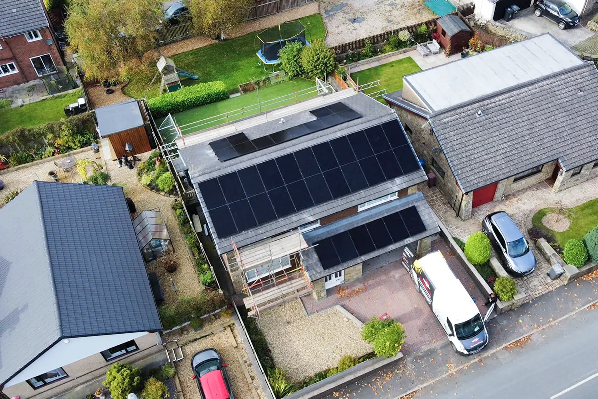 英国 18.2kW 光伏 + 12kW/16kWh 储能系统 + 22kW 电动汽车充电系统
